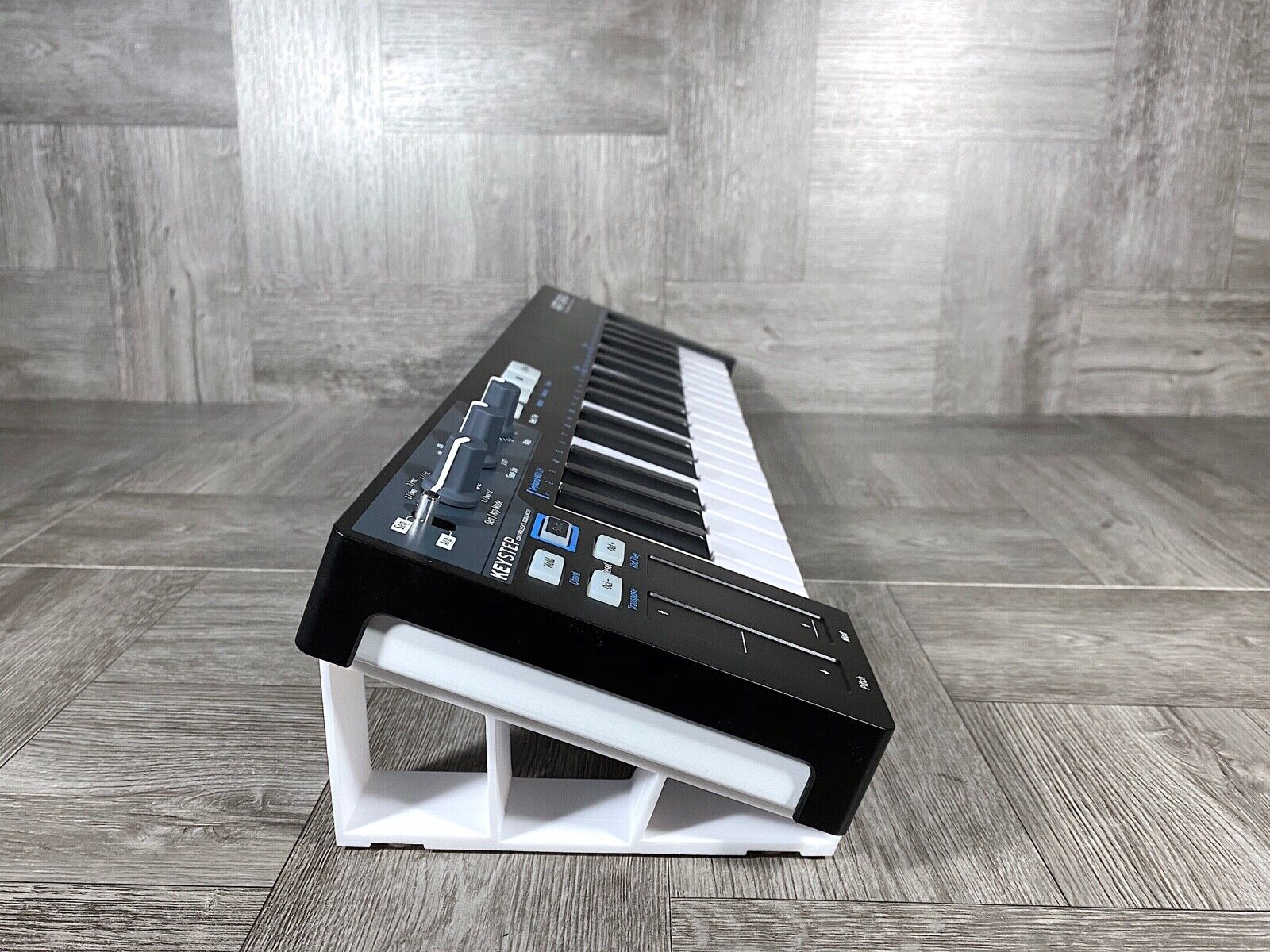 20º Angle Stand for Arturia Keystep 32 & 37 / Behringer SWING - Color WHITE -USA - Fresh Stock Dated February 2026