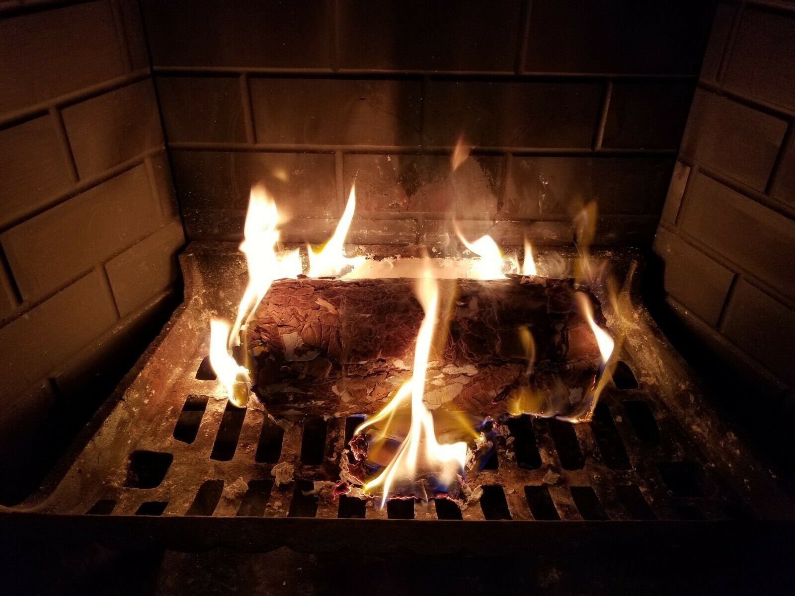 Enviro-Log Firelogs Earth Friendly 4.3 lb 6 Count Box 3 Hours Burn Free Shipping - Fresh Stock Dated December 2025