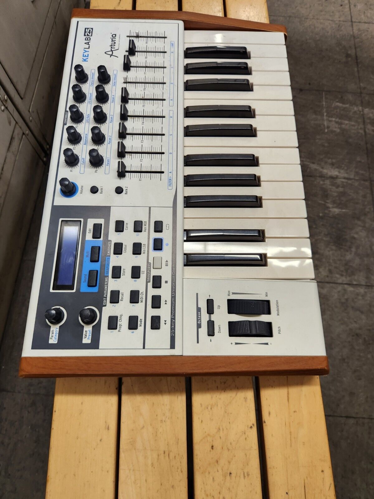 arturia keylab 25 - Fresh Stock Dated February 2026