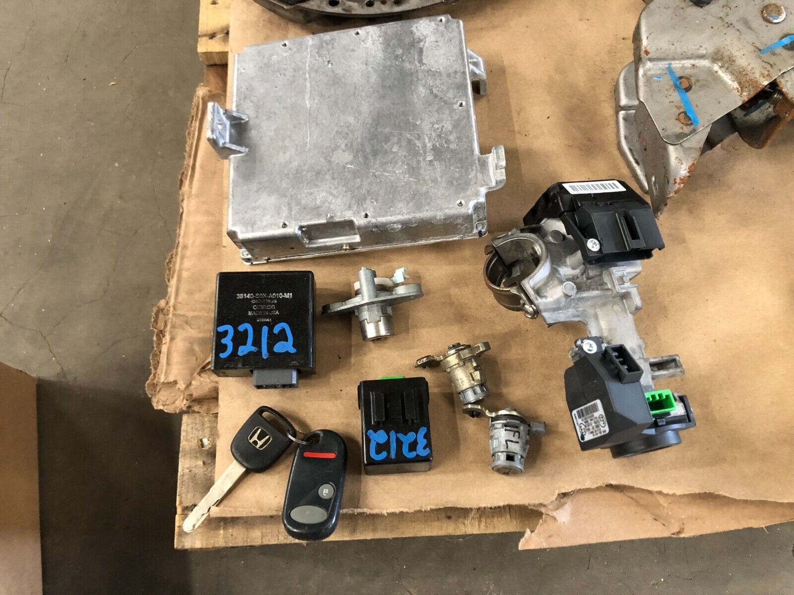 07-08 HONDA ELEMENT MANUAL TRANSMISSION ECU AND AXLES KIT SWAP TRANSMISS LOT3212 - Fresh Stock Dated February 2026