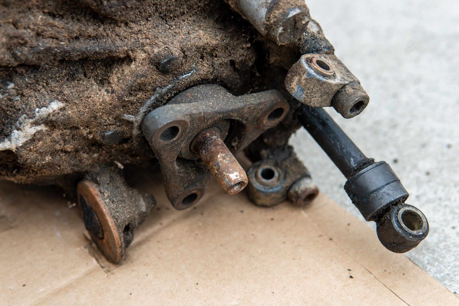 BMW E12 M10 5 speed manual gearbox with speedo drive - also fits E6 & E10 USED G - Fresh Stock Dated February 2026