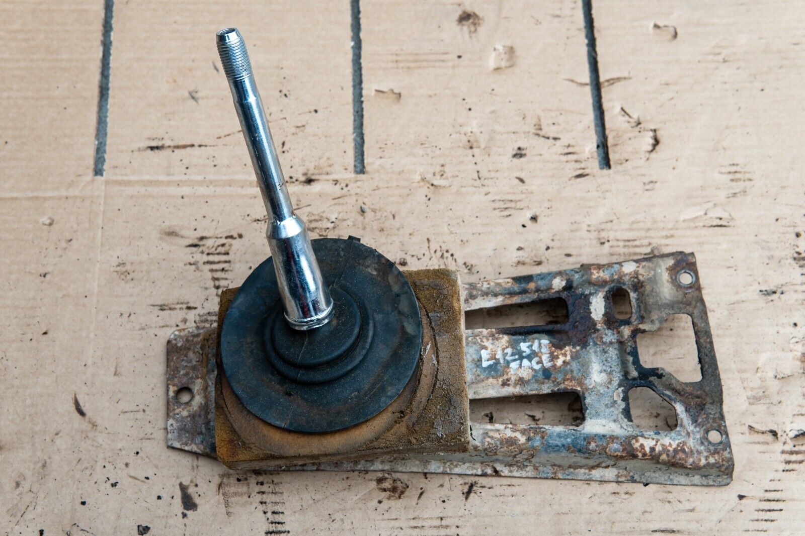 BMW E12 M10 5 speed manual gearbox with speedo drive - also fits E6 & E10 USED G - Fresh Stock Dated February 2026