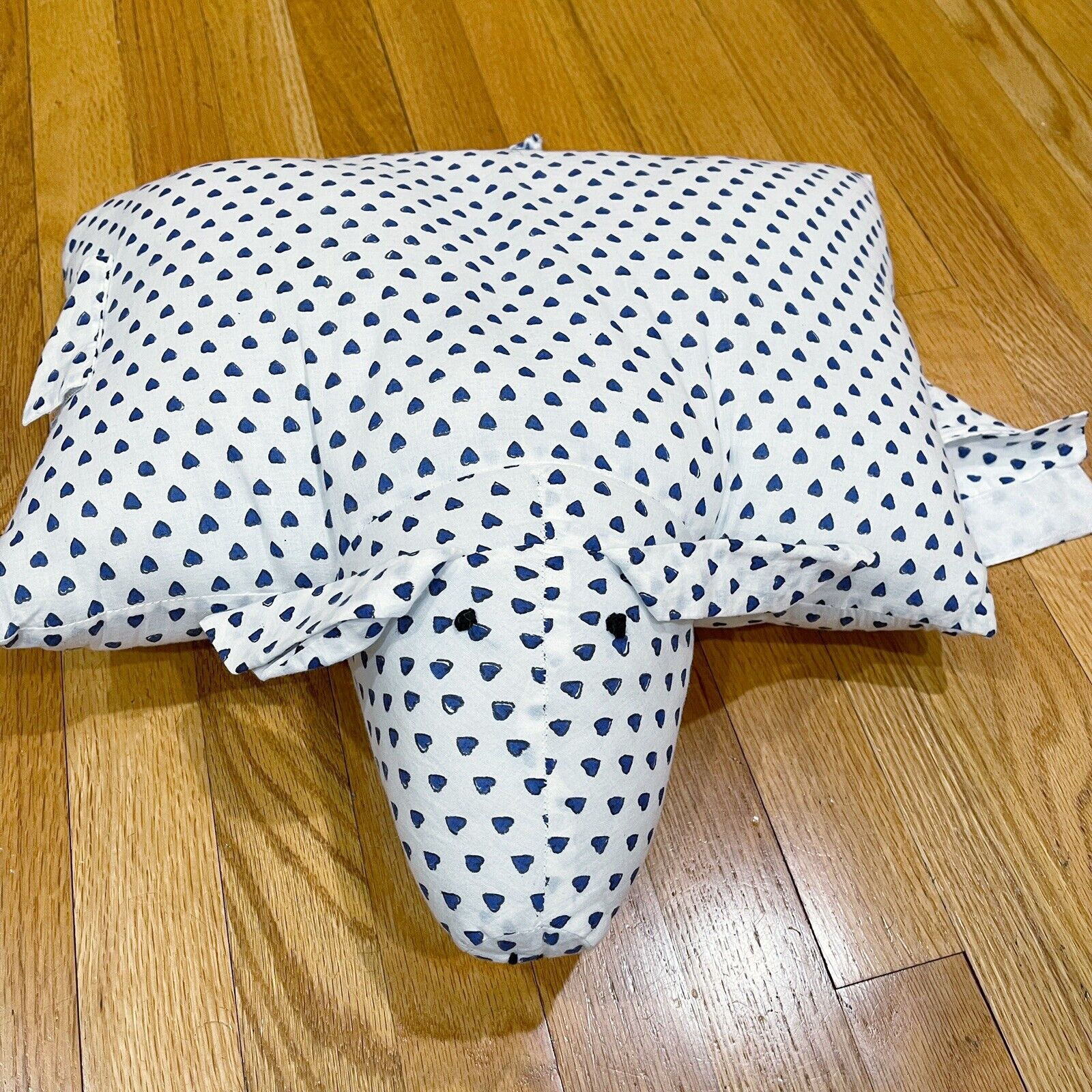 Roberta Roller Rabbit Kids Foldable Pig Pillow Blue Hearts Excellent Condition - Fresh Stock Dated February 2026