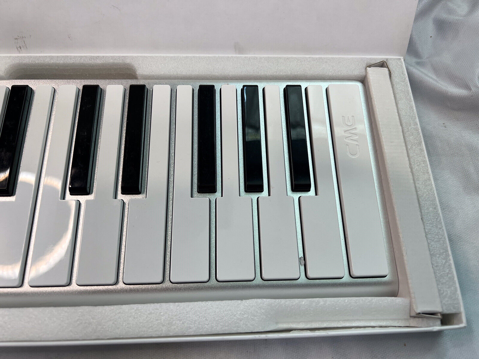 CME Xkey Air 25-Key Mobile Keyboard Bluetooth MIDI Controller Silver OPEN BOX - Fresh Stock Dated February 2026