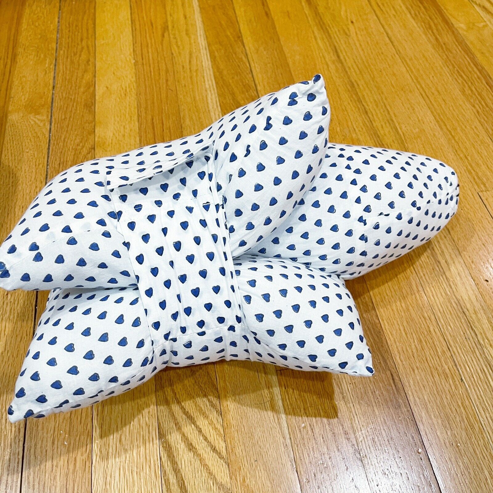 Roberta Roller Rabbit Kids Foldable Pig Pillow Blue Hearts Excellent Condition - Fresh Stock Dated February 2026