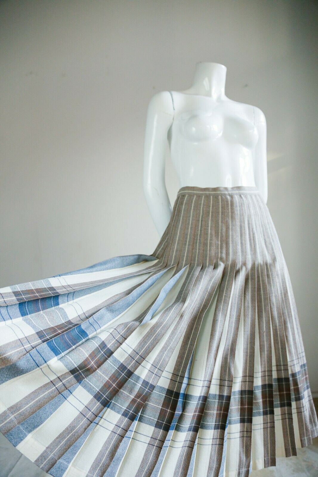 Vintage Reversible Cream Beige Plaid Pleated Knee Length Skirt | Highland Queen - Fresh Stock Dated March 2026