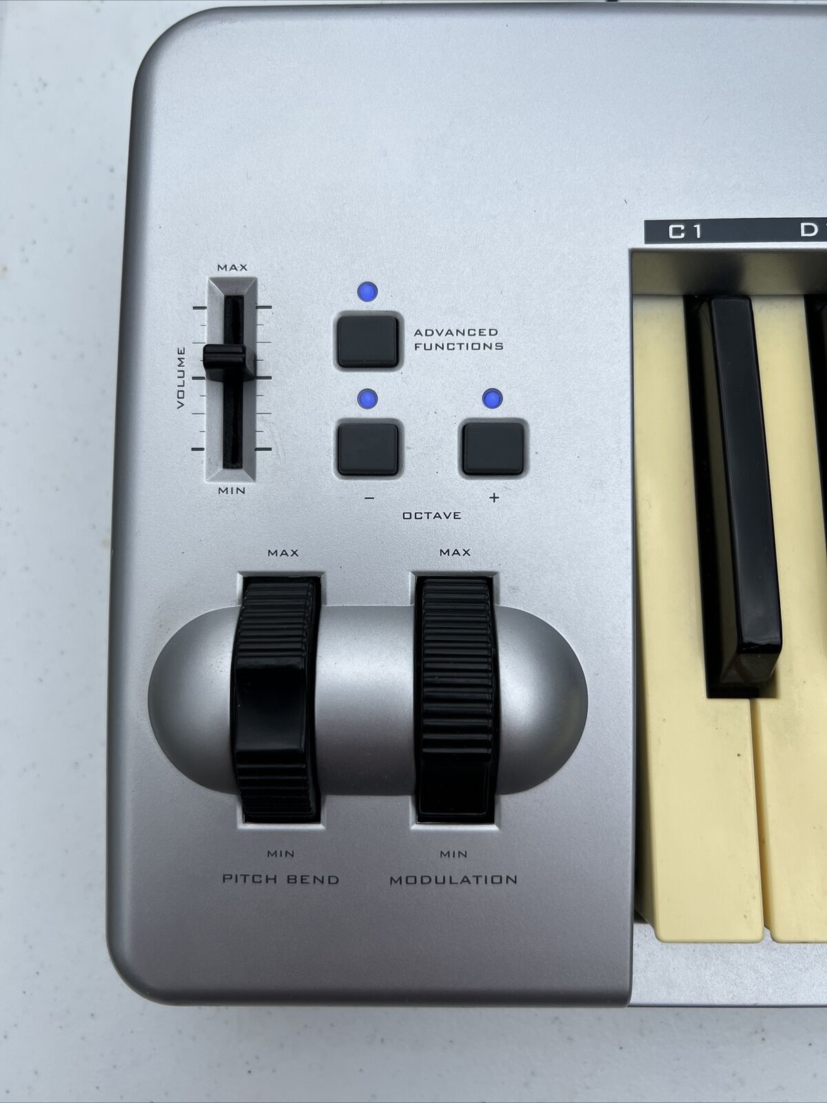 TESTED M-AUDIO KEYSTATION 61ES Semi-Weighted Keys Keyboard MIDI Controller USB - Fresh Stock Dated February 2026