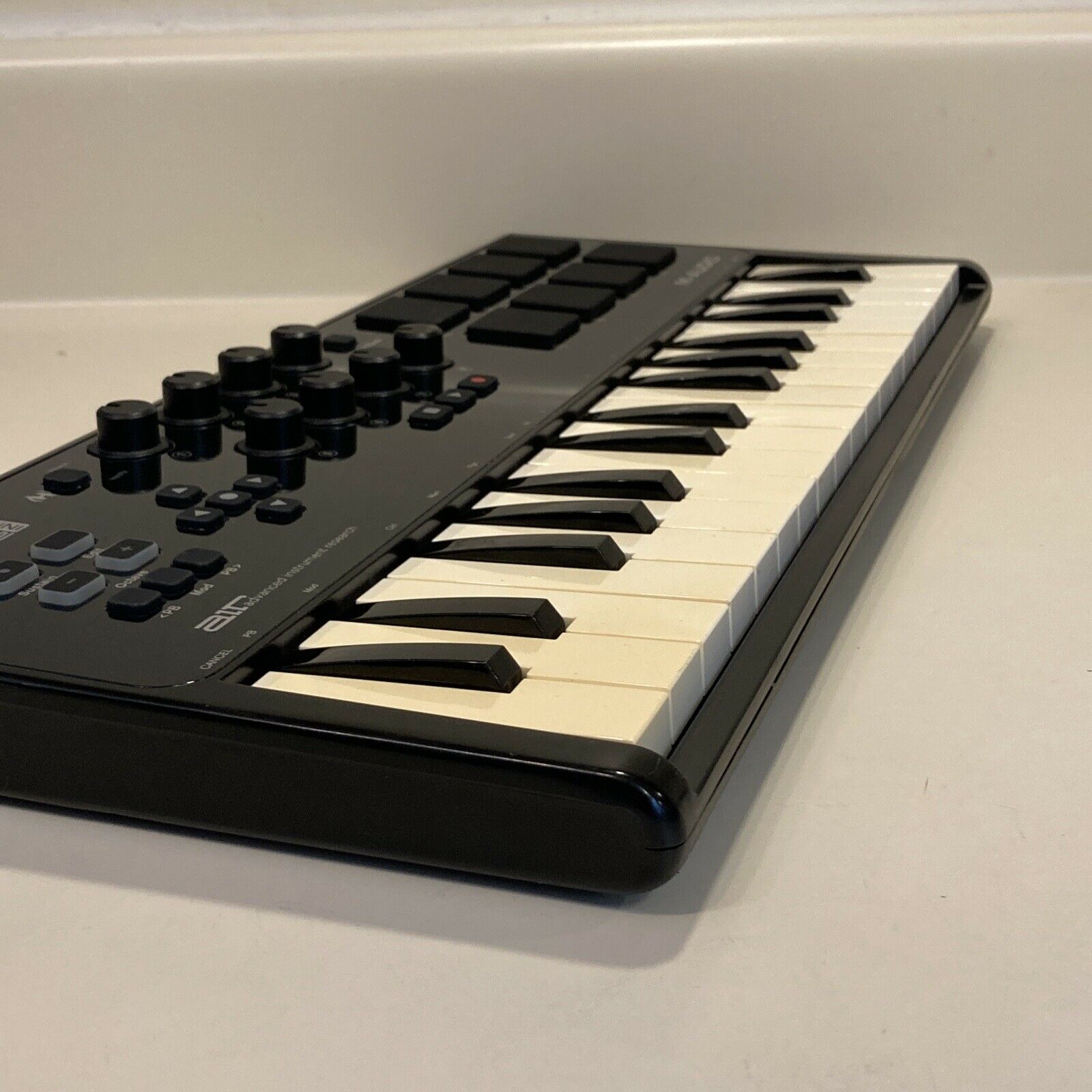 M-Audio Axiom Air Mini 32 32-key Premium Keyboard & Pad Controller - Fresh Stock Dated February 2026
