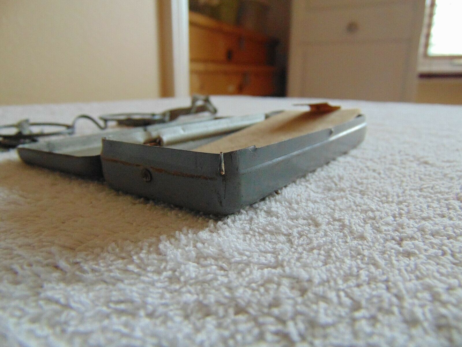 DIENST BRILLE Spectacles Tin With Wire Frame Glasses - Fresh Stock Dated February 2026