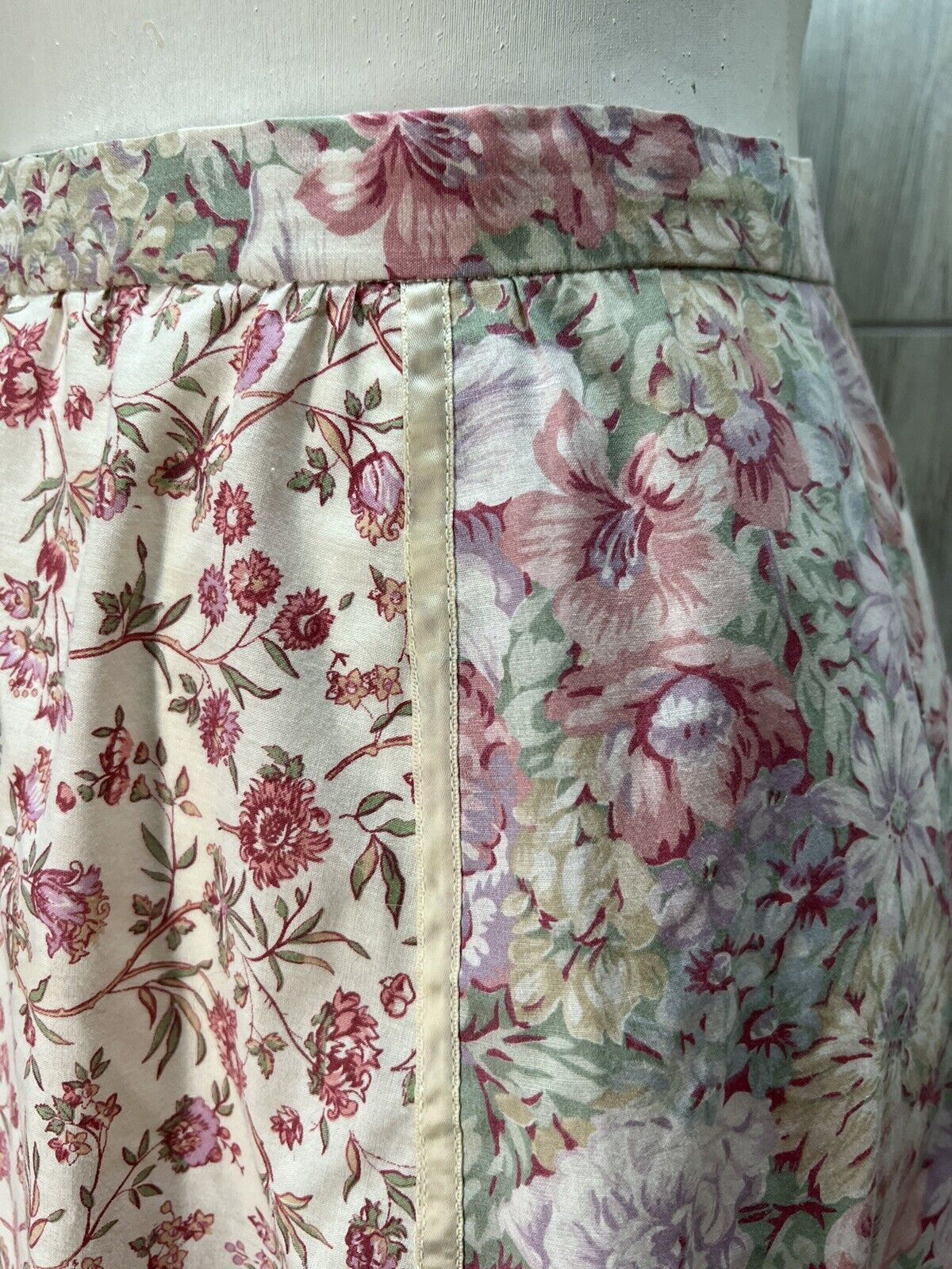 Vintage Floral Midi Prairie Skirt Ruffle Pastel 70’s Cottagecore S/M - Fresh Stock Dated March 2026