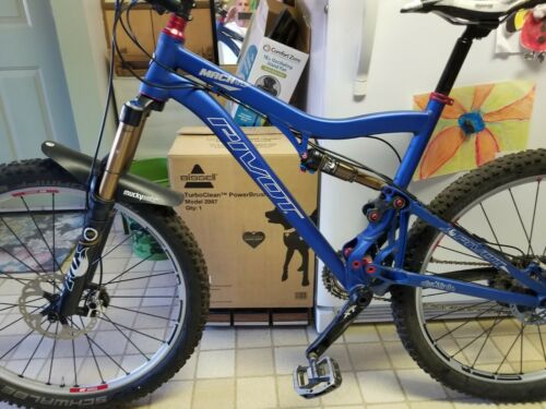 2012 Pivot Mach 5.7 - Fresh Stock Dated December 2025