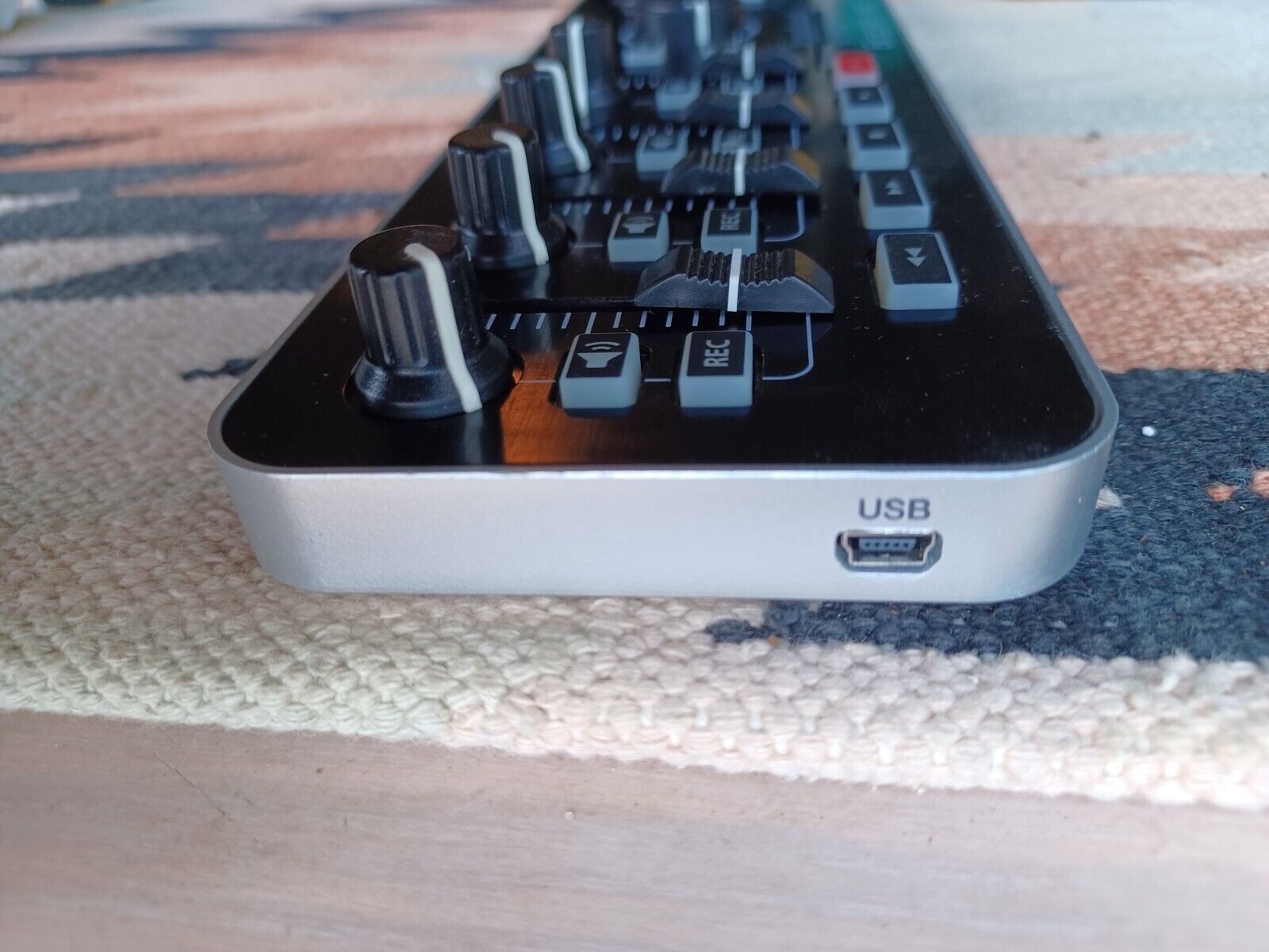 Samson Graphite MF8 USB Midi Controller DAW Control - Fresh Stock Dated February 2026