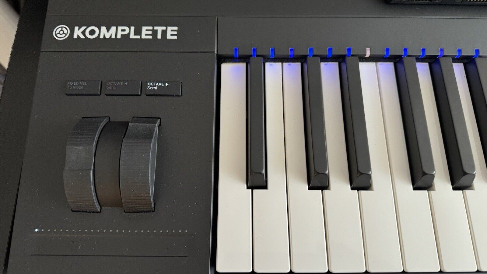Native Instruments Komplete Kontrol S88 MK2 Keyboard - Fresh Stock Dated February 2026