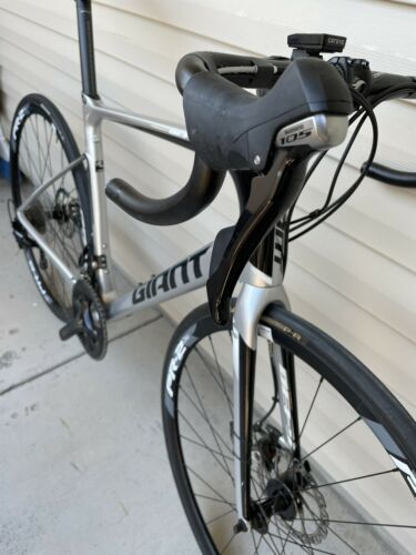 Giant Defy Advanced Carbon Road Bike,size M/L.105 2x11 gears disc brakes. - Fresh Stock Dated February 2026