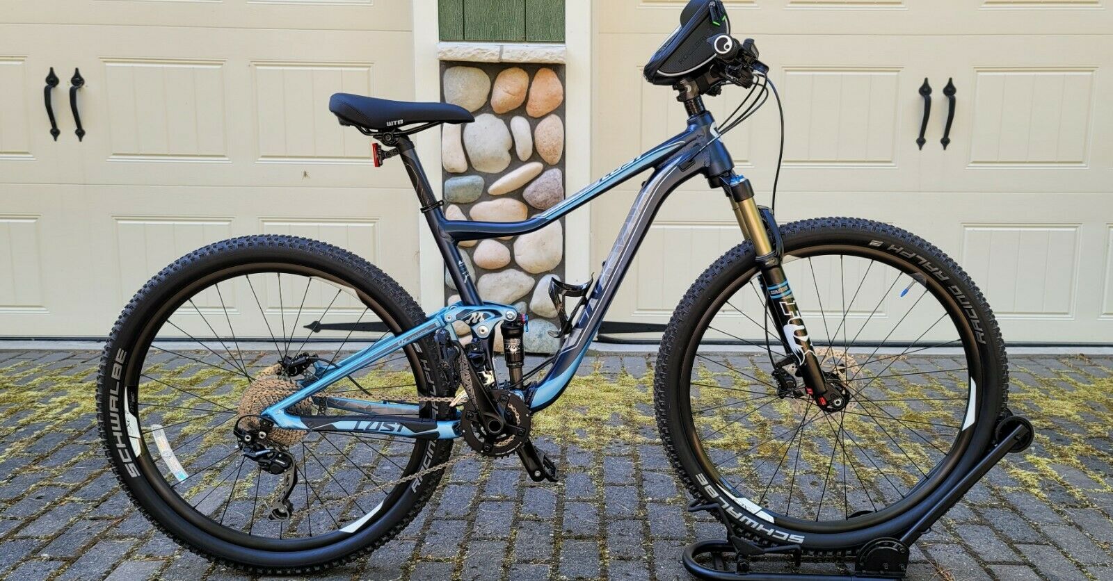 LIV LUST 2 BY GIANT SIZE MEDIUM RIDDEN LESS THAN 20 MILES EXCELLENT/NEW CONDITON - Fresh Stock Dated December 2025