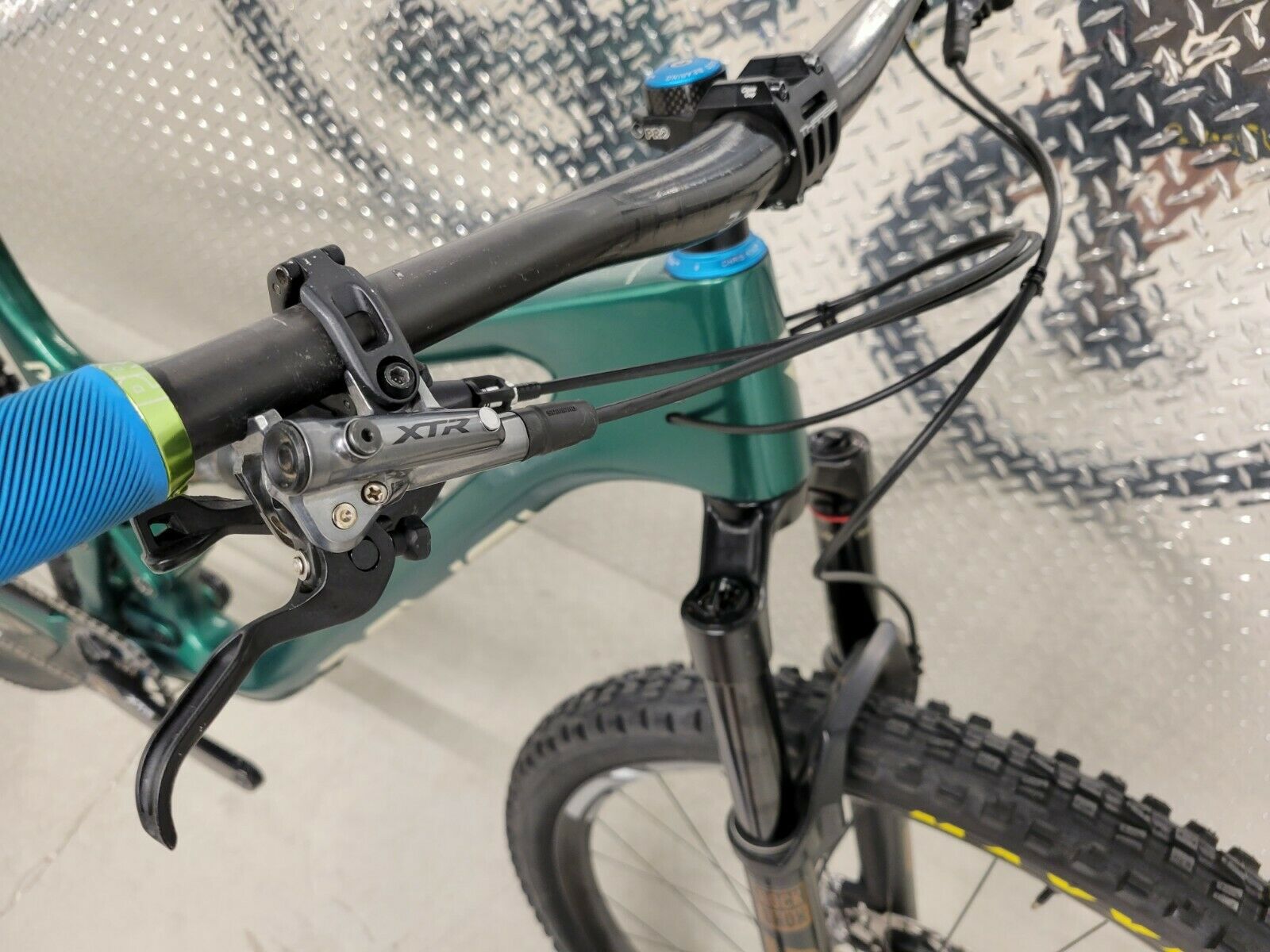Revel Ranger XTR Large ENVE - Fresh Stock Dated February 2026