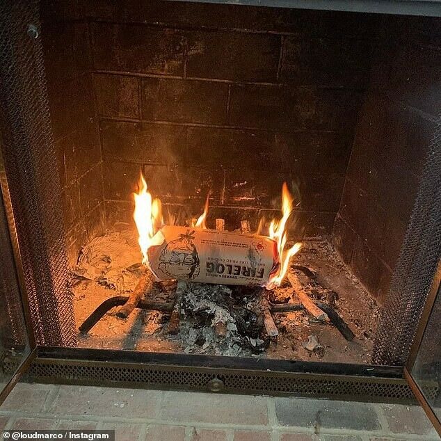 🔥(2)Limited EditionKFC FIRELOG Fire Log Colonels Fried Chicken 11 HERBS &SPICES - Fresh Stock Dated February 2026