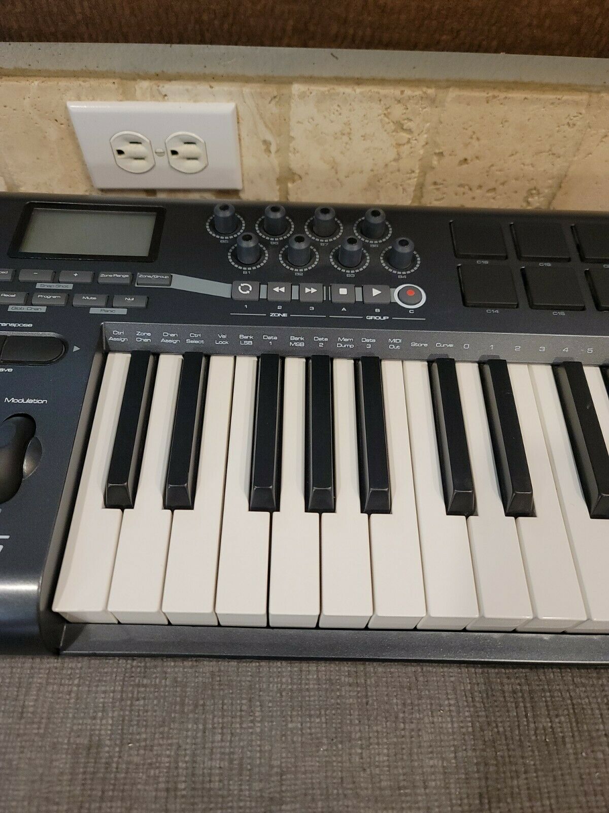 M-Audio Axiom 25 -- 25-key USB MIDI Controller Keyboard (No ac adapter) - Fresh Stock Dated February 2026