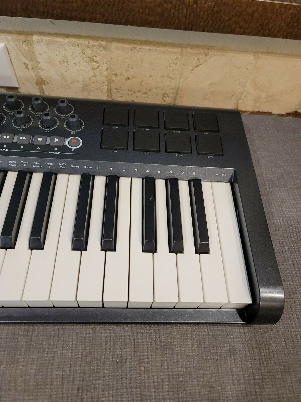 M-Audio Axiom 25 -- 25-key USB MIDI Controller Keyboard (No ac adapter) - Fresh Stock Dated February 2026
