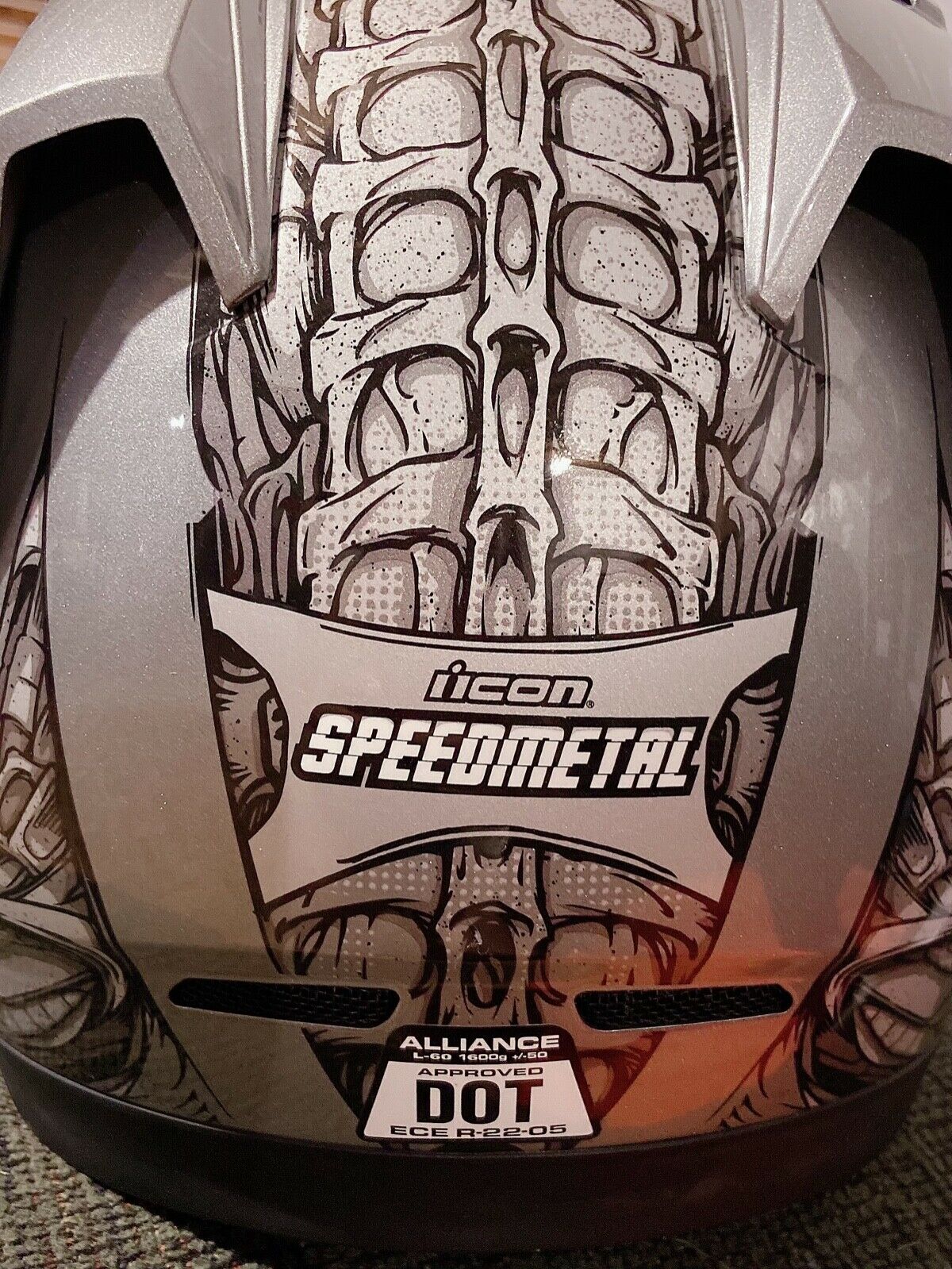 Icon alliance speedmetal mortorcycle helmet - Fresh Stock Dated February 2026