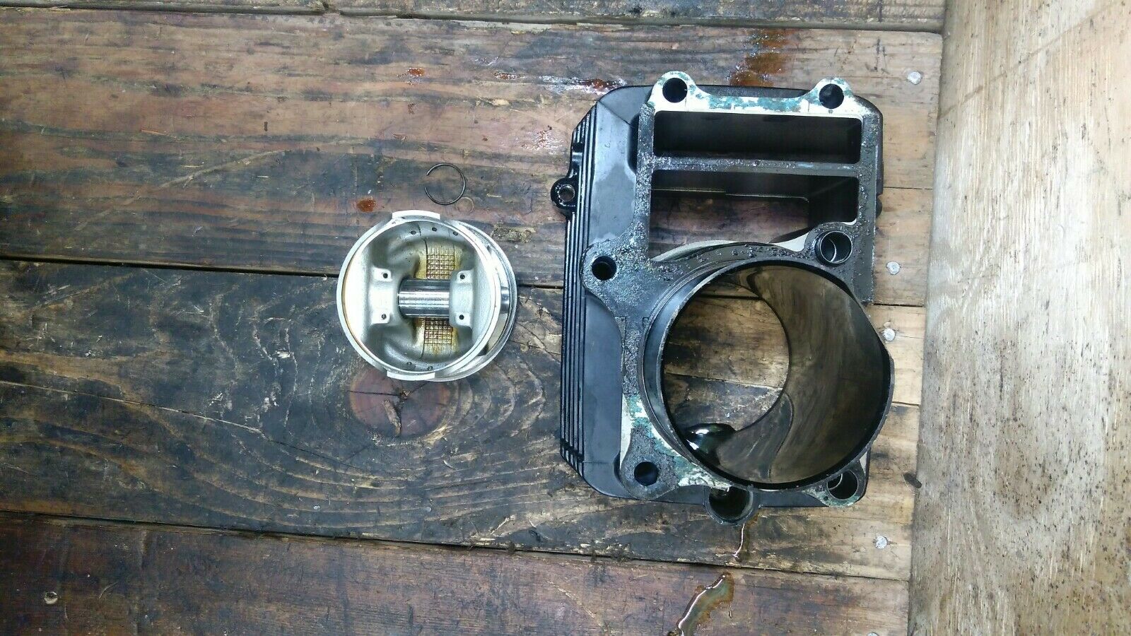 Rear Cylinder & Piston 1983 Honda Shadow VT750C VT 750 C VT750 83 OEM - Fresh Stock Dated February 2026