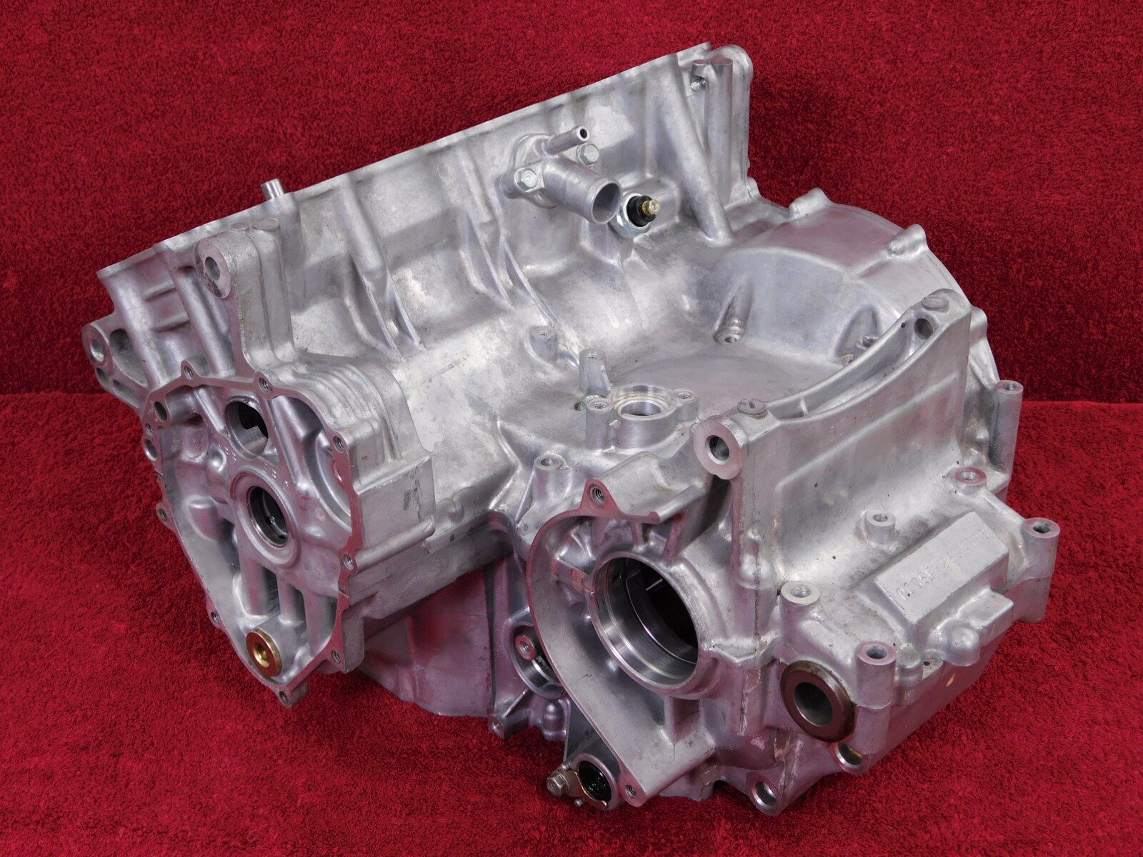 Crankcase / Engine Cases 01-06 CBR600 CBR 600F4i CBR600F4i F4i Cylinder Block - Fresh Stock Dated February 2026