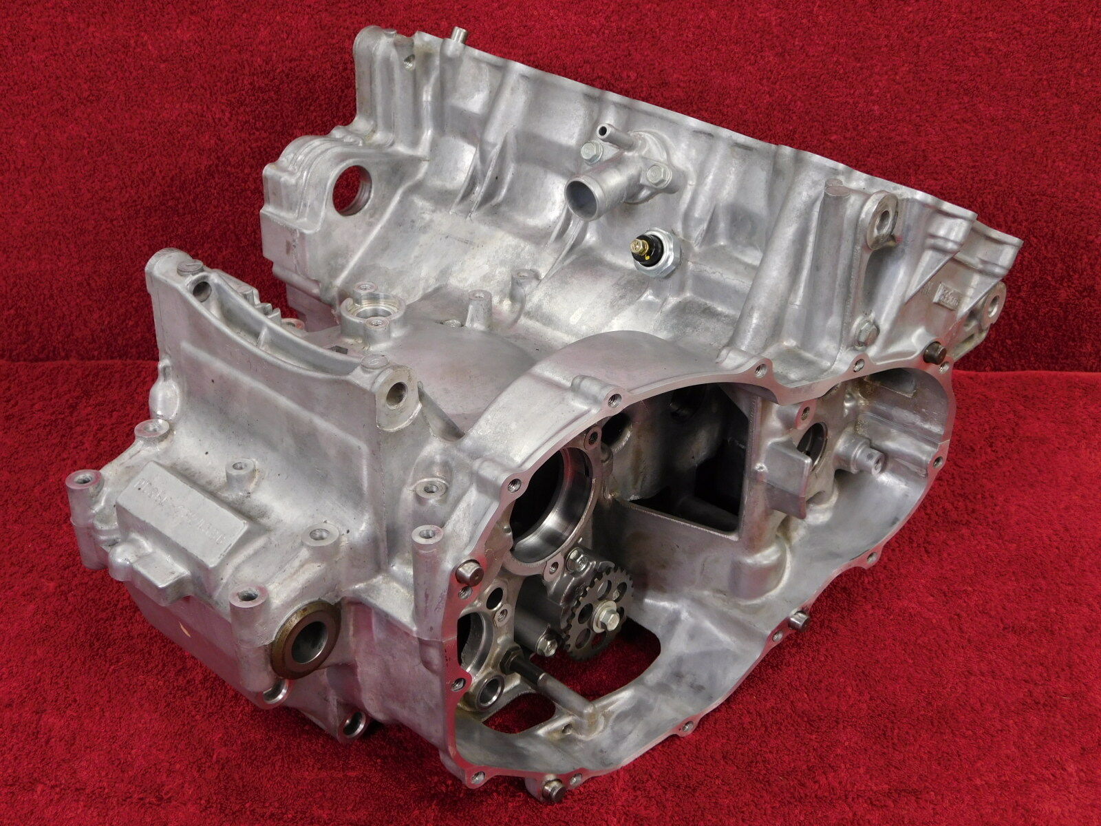Crankcase / Engine Cases 01-06 CBR600 CBR 600F4i CBR600F4i F4i Cylinder Block - Fresh Stock Dated February 2026