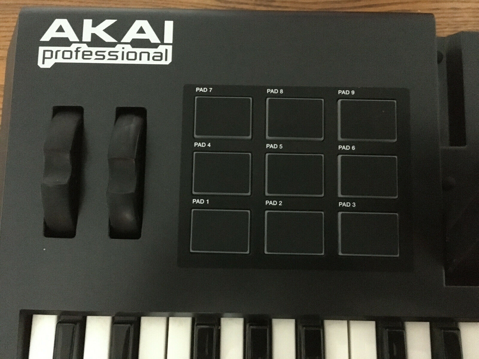 Akai Professional SynthStation 49 49-Note Keyboard Controller - Fresh Stock Dated February 2026