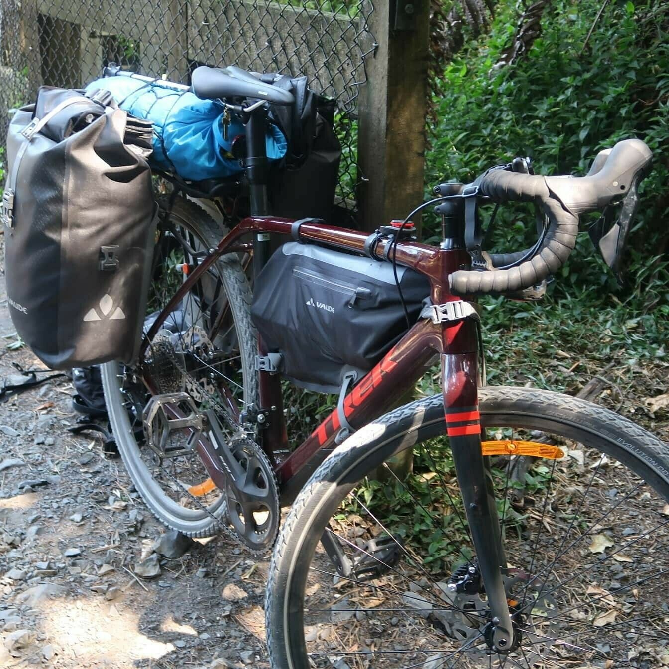 Trek Checkpoint SL 5, Shimano PD8140 Pedals, Schwalbe Mondial Touring Tires - Fresh Stock Dated February 2026