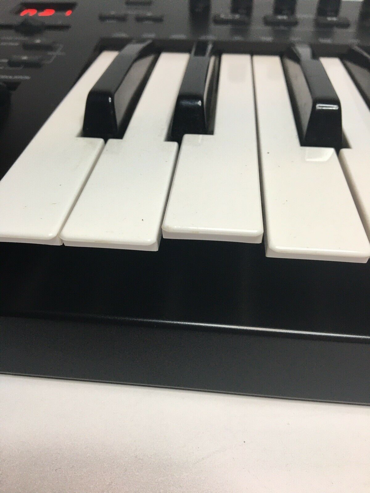 Alesis QX25 USB MIDI Digital Keyboard Controller Interface w/Drum Pads-No Cords - Fresh Stock Dated February 2026