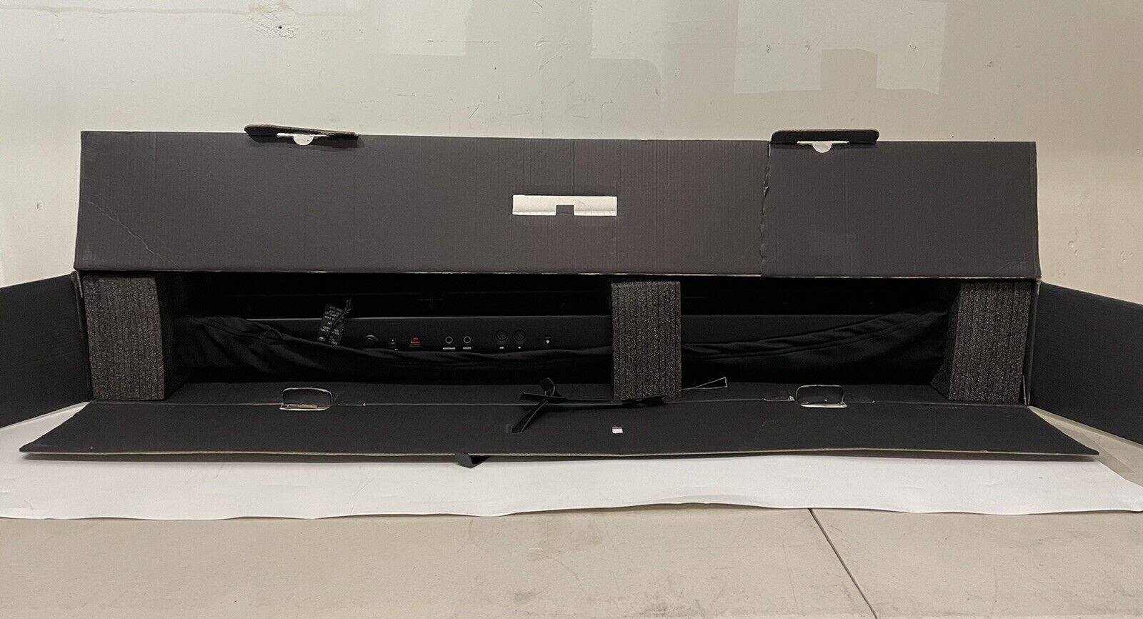 Native Instruments Komplete Kontrol S61 ~ USB Midi Controller Keyboard ~ EUC - Fresh Stock Dated February 2026