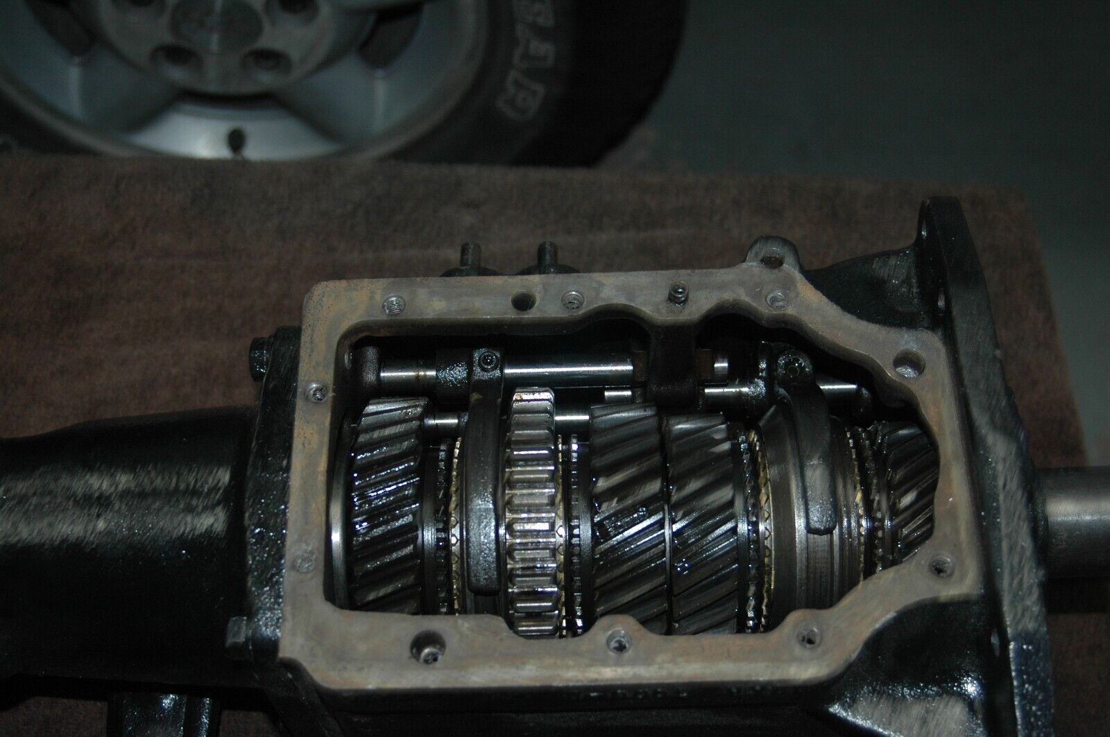 1969 FORD TOP LOADER 4 SPEED TORINO  CLOSE RATIO 2.32 428 REBUILT 10 x 31 RUG AJ - Fresh Stock Dated February 2026