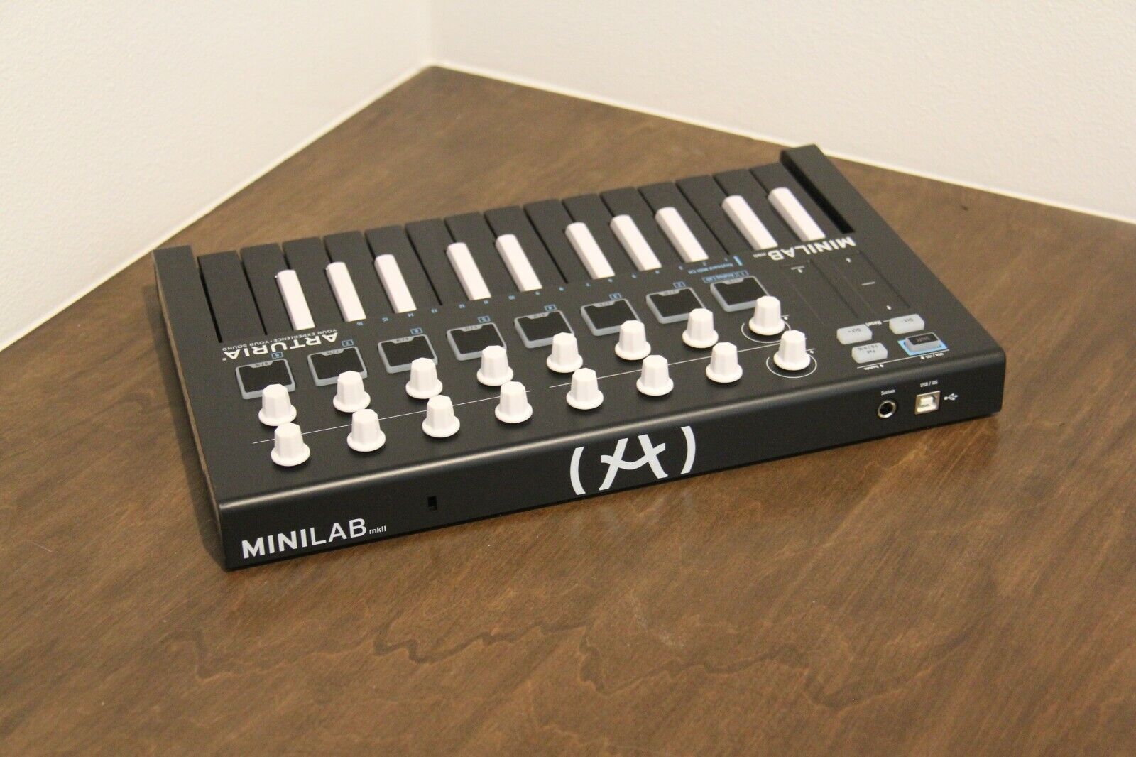 Arturia MiniLab MkII 25 Slim-key MIDI Controller Velocity-Sensitive 16 pad - Fresh Stock Dated February 2026
