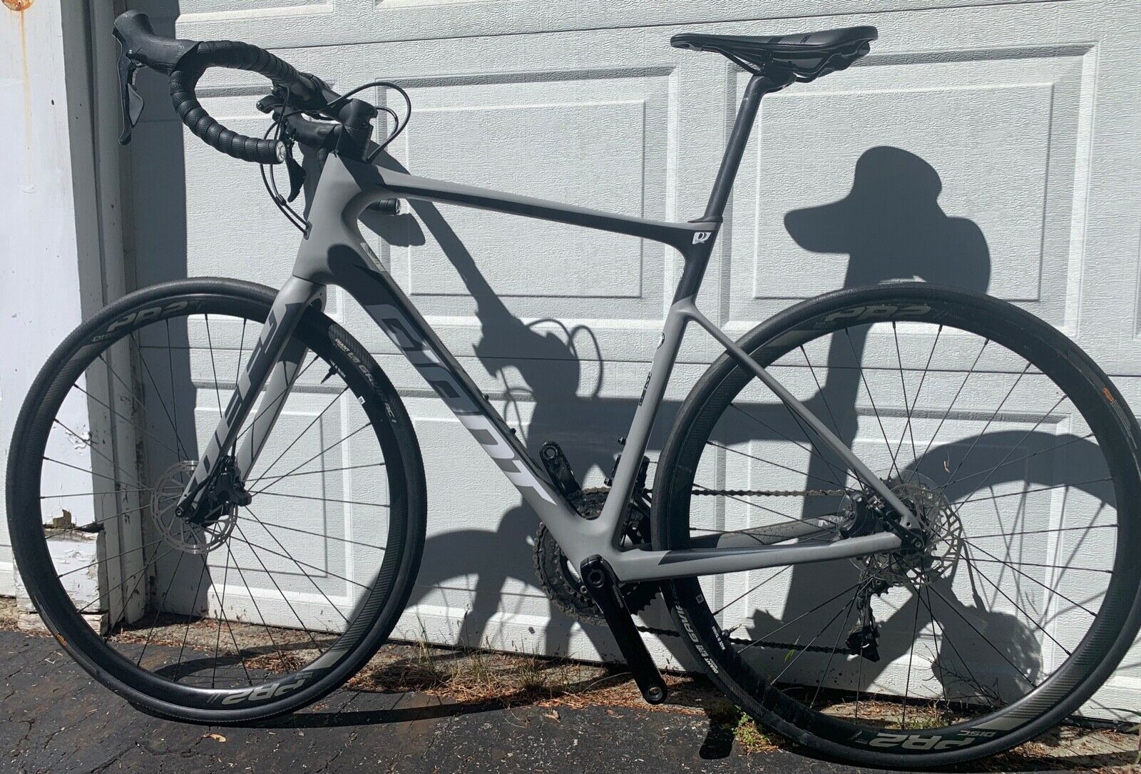 2019 Giant Defy Advanced 2  carbon medium large Road Bike- GREAT CONDITION! - Fresh Stock Dated February 2026