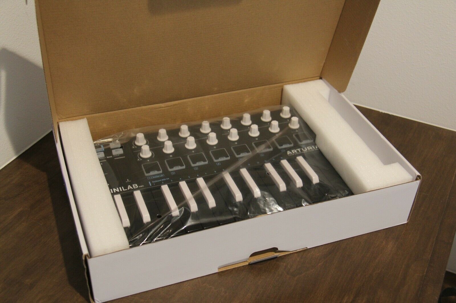 Arturia MiniLab MkII 25 Slim-key MIDI Controller Velocity-Sensitive 16 pad - Fresh Stock Dated February 2026