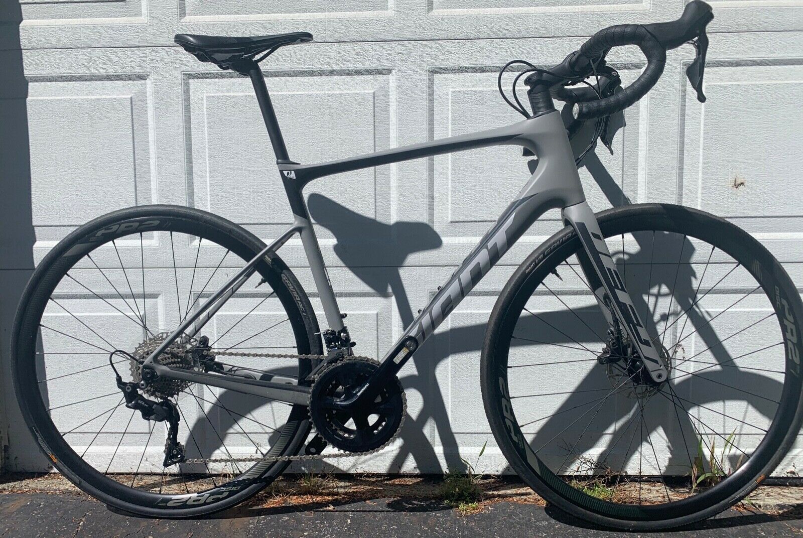 2019 Giant Defy Advanced 2  carbon medium large Road Bike- GREAT CONDITION! - Fresh Stock Dated February 2026