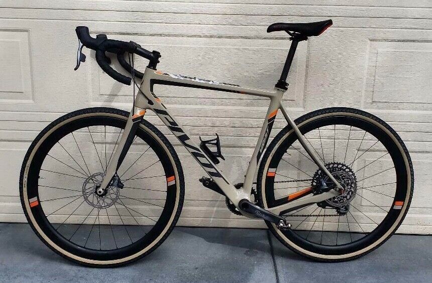 PIVOT VAULT V4 REYNOLDS CARBON Sram Force AXS e-Tap 12-Speed 2020 Retail $ 7500 - Fresh Stock Dated February 2026