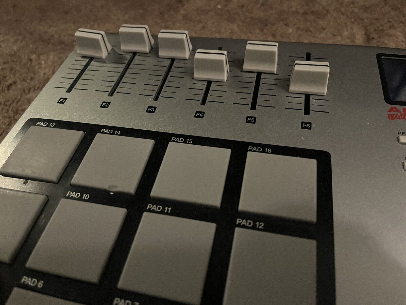 akai professional mpd24 usb/midi pad control unit - Fresh Stock Dated February 2026