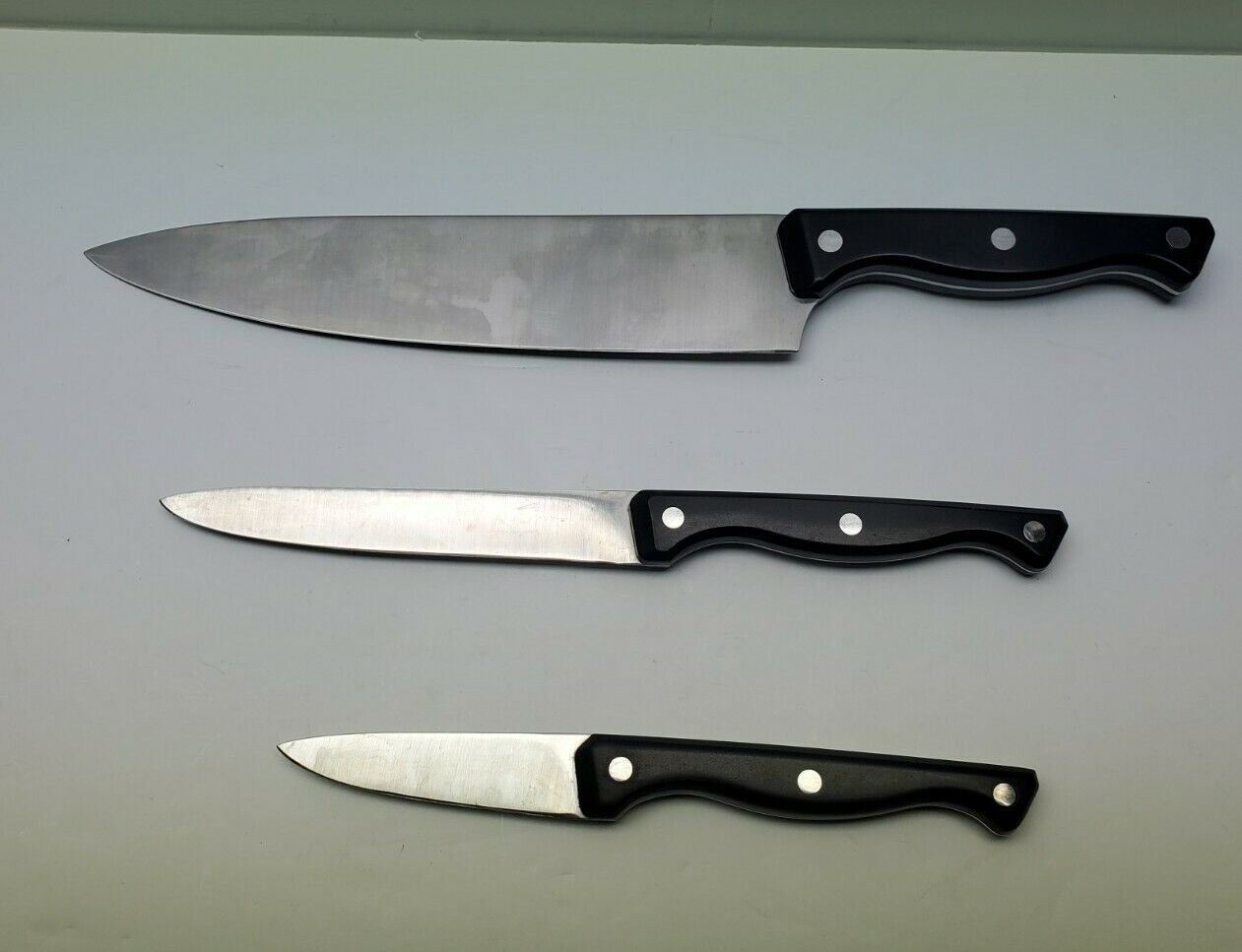 Set Of 3 Pampered Chef Knives With Self Sharpening Sheaths 8” 5” 3” Blades black - Fresh Stock Dated December 2025