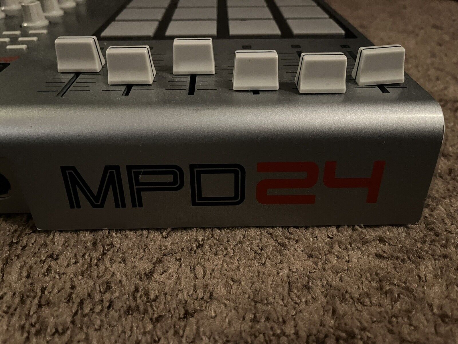 akai professional mpd24 usb/midi pad control unit - Fresh Stock Dated February 2026