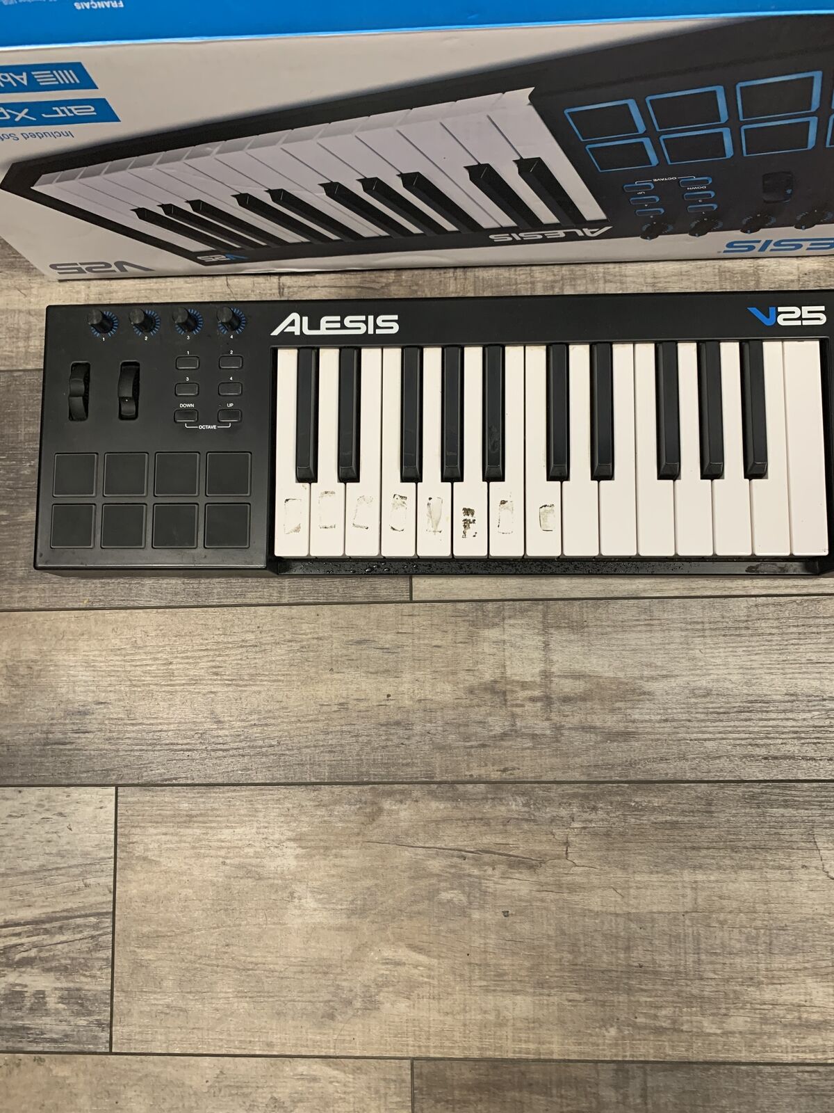 Alesis V25 25-Key USB-MIDI Keyboard Controller - Fresh Stock Dated February 2026