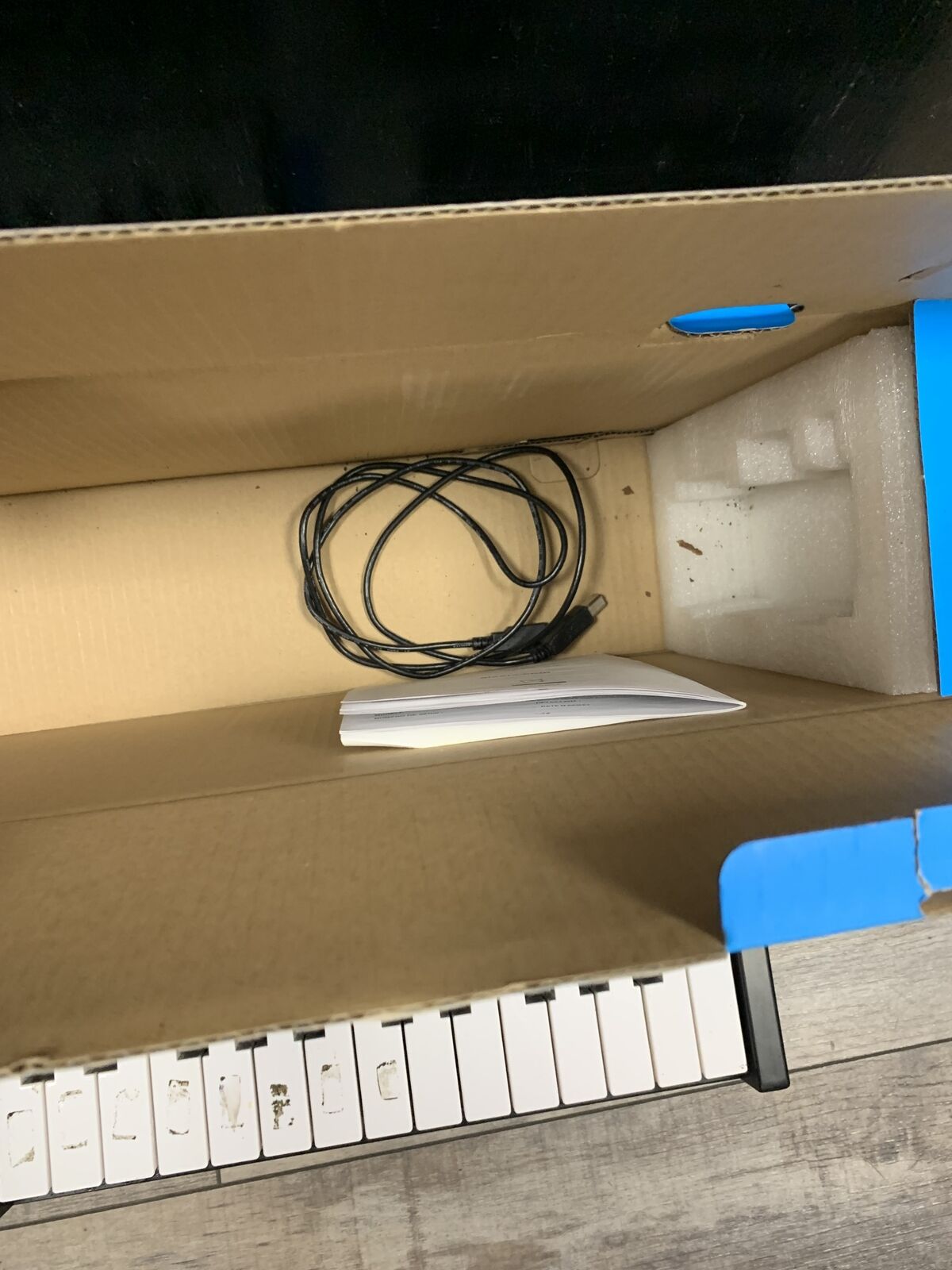 Alesis V25 25-Key USB-MIDI Keyboard Controller - Fresh Stock Dated February 2026