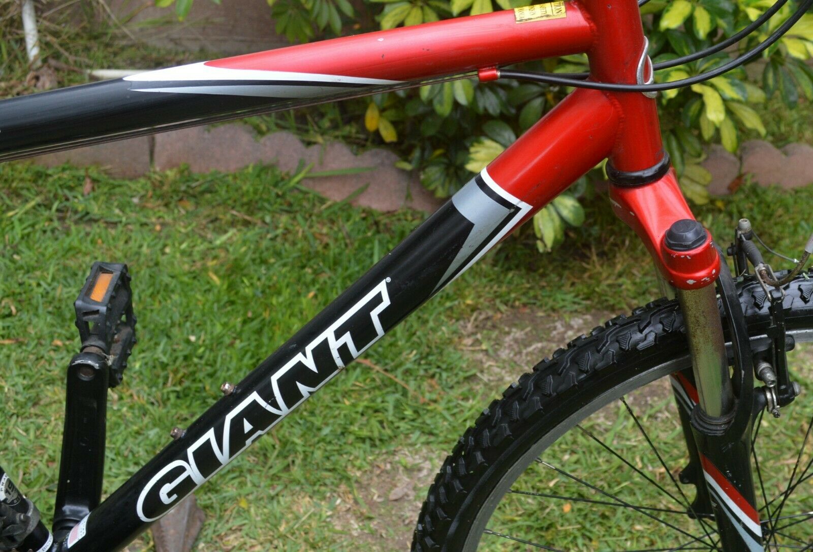 GIANT BOULDER MEN'S MOUNTAIN BIKE 21-SPEED 19