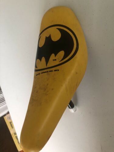 VINTAGE BATMAN 1972 PERMACO BANANNA SEAT SCHWINN STINGRAY DC COMICS MUSCLE BIKE - Fresh Stock Dated December 2025