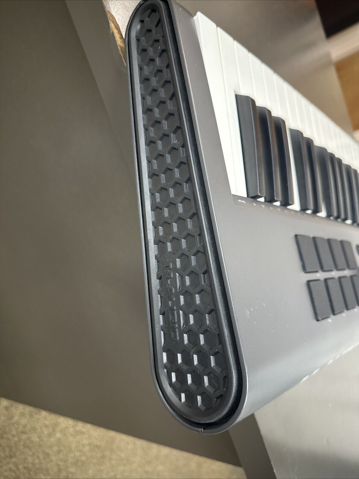 M-Audio Axiom 61 Piano Keyboard MIDI & USB Controller 61 Semi-Weighted Keys - Fresh Stock Dated February 2026