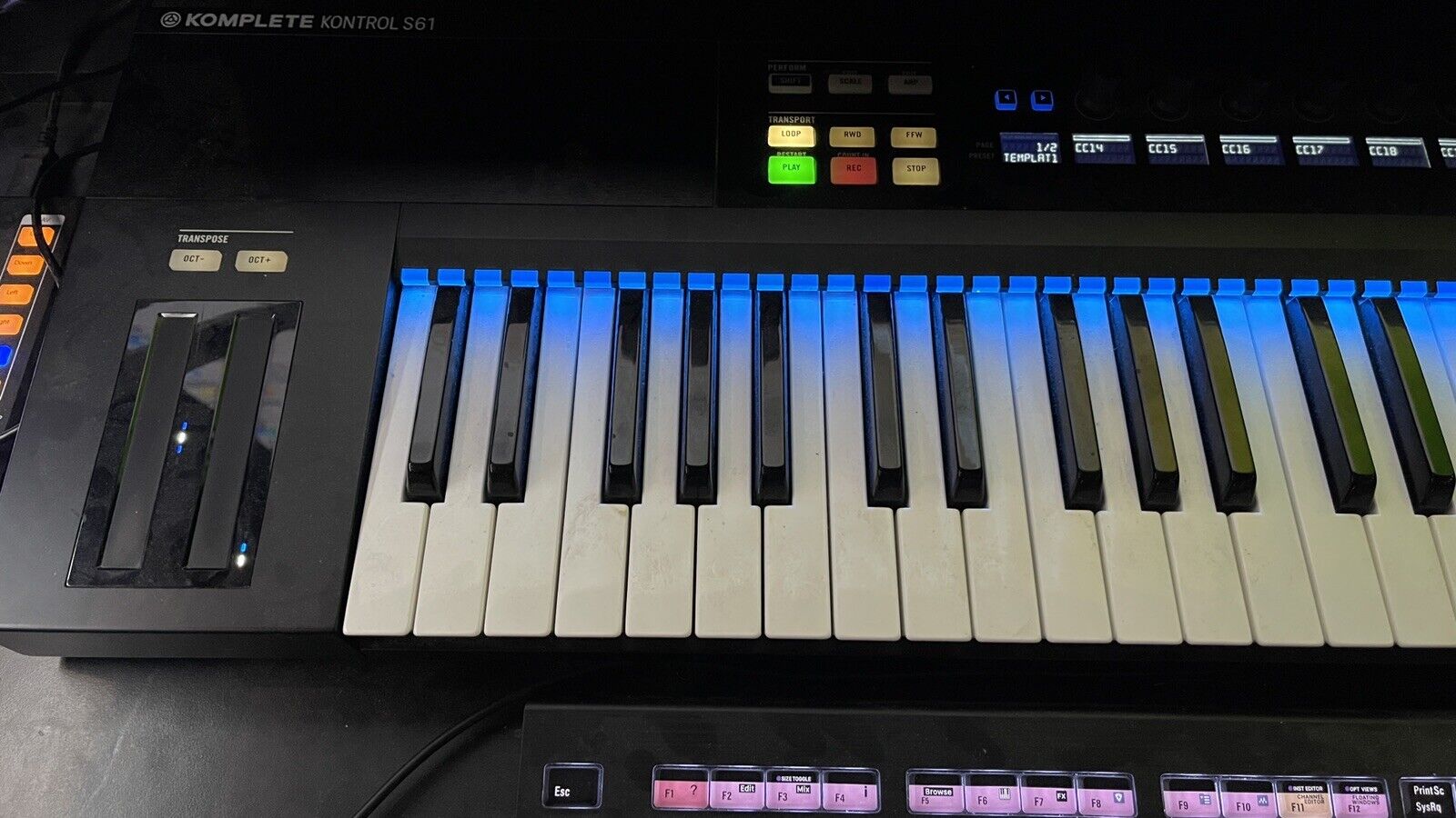 Native Instruments Komplete Kontrol S61 Keyboard - Mint Condition Original Owner - Fresh Stock Dated February 2026