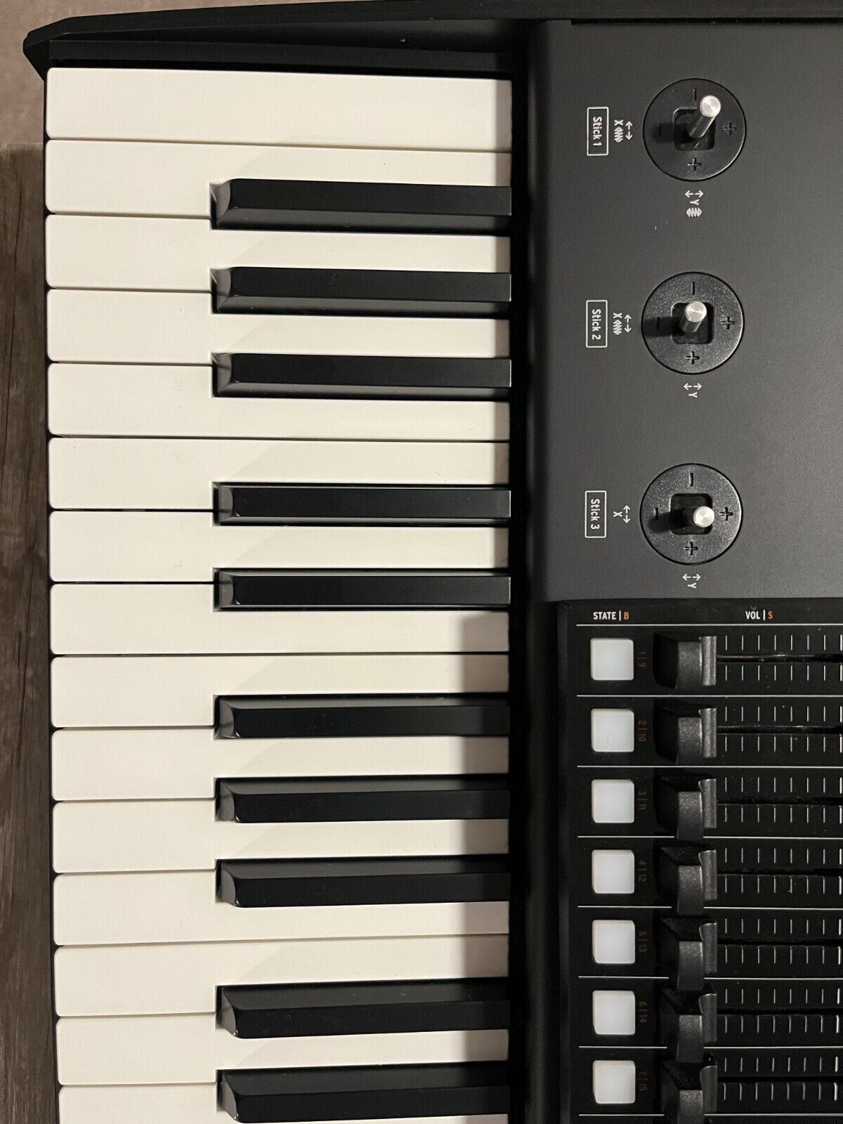 Studiologic SL73 Studio, SL mixerface and computer tray, excellent condition - Fresh Stock Dated February 2026