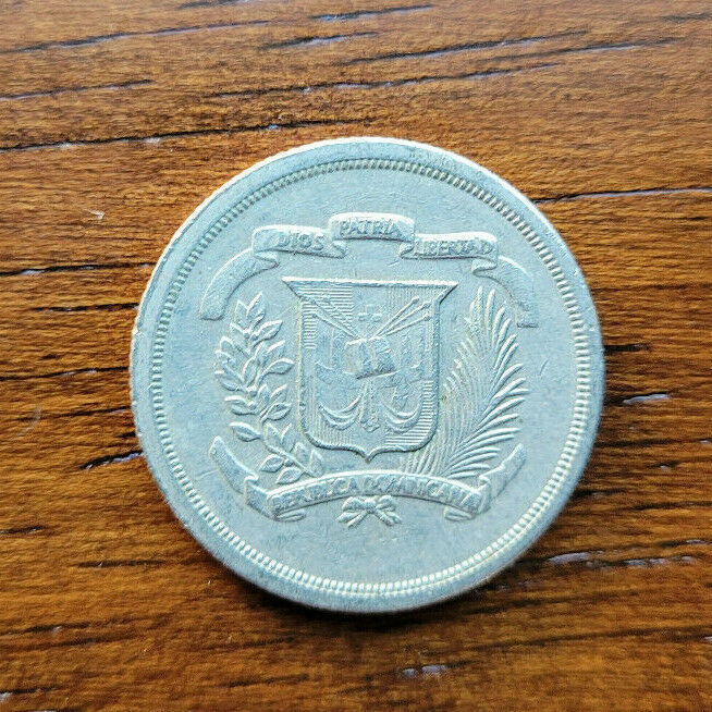 Dominican Republic 25 centavos, 1979, copper-nickel coin, KM# 51, 6 1/4 Gramos - Fresh Stock Dated February 2026