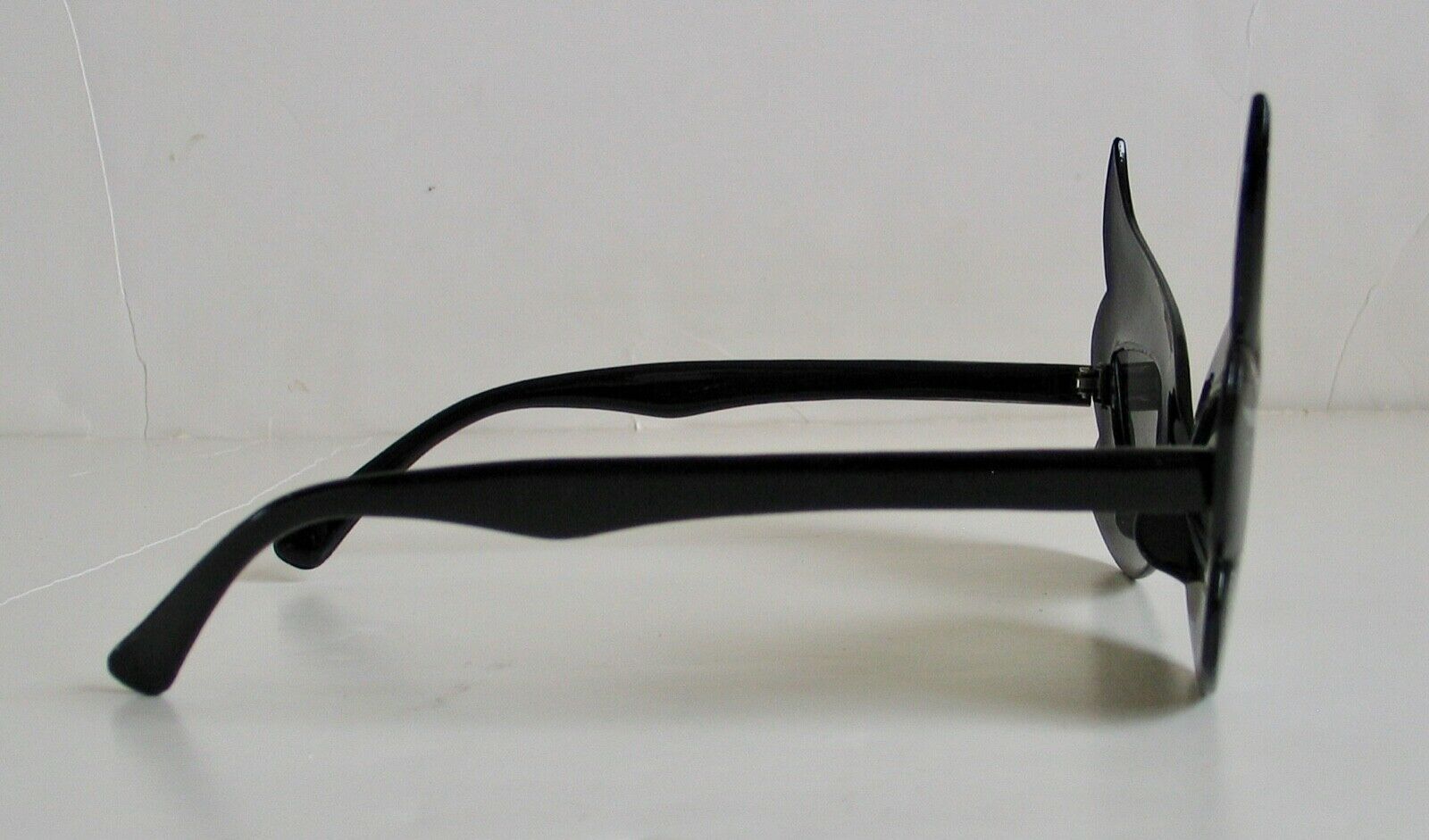 New Cat Woman Bat Girl Novelty Sunglasses Costume Party Eye Glasses Mardi Gras - Fresh Stock Dated February 2026