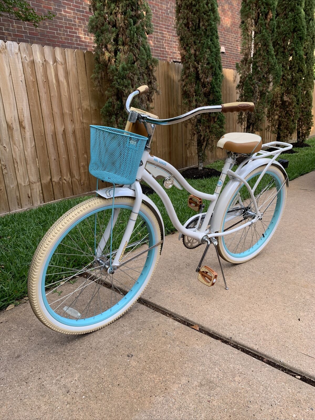 Huffy Nel Lusso 26 inch Cruiser Bike - White - Fresh Stock Dated February 2026